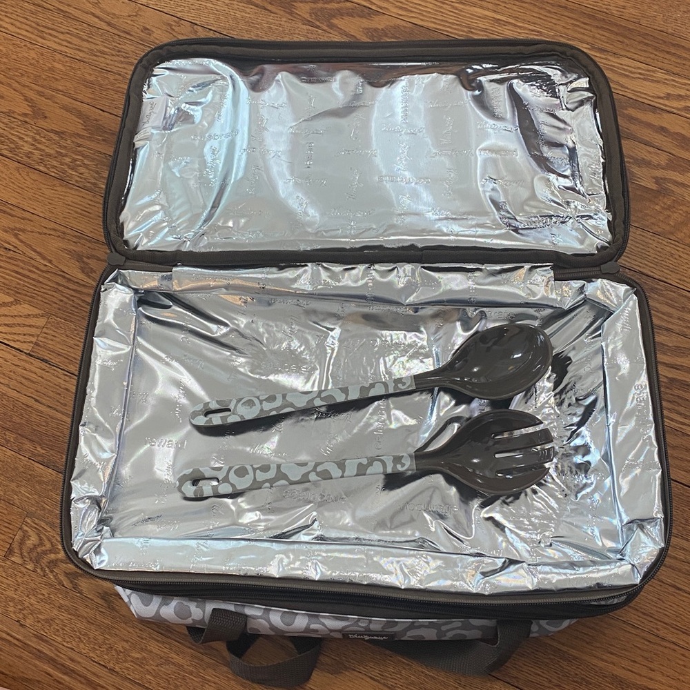 Thirty-one Perfect Party Casserole Carrier - Picture 7 of 16